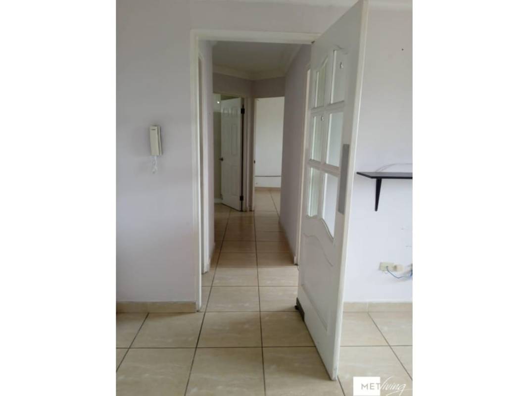 Bedroom with dual windows bright space PH Parque Lefevre Panama