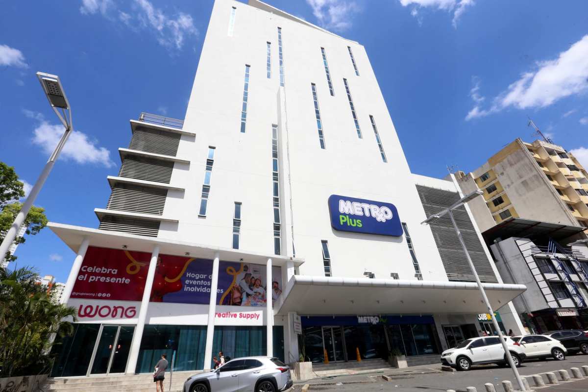 Retail stores and office tower PH Tula Metro Plus in Panama City Via España