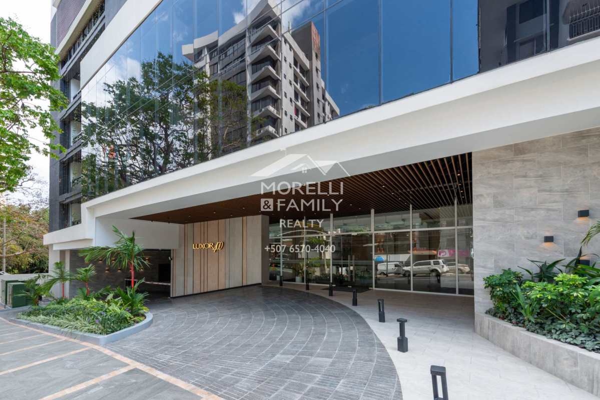 Modern kitchen with marble backsplash, stainless appliances, contemporary design in PH Luxor 400