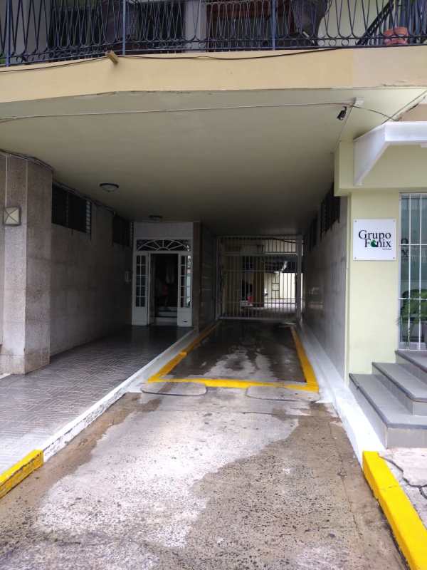 Bedroom with wardrobe window terrazzo floors PH Gina Obarrio Panama