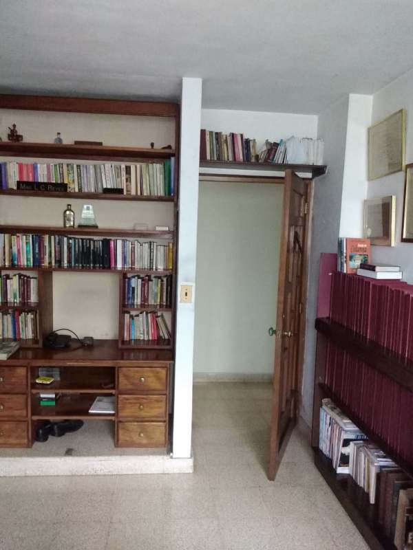 Granite countertop kitchen L shaped wood cabinets tile PH Gina Obarrio Panama