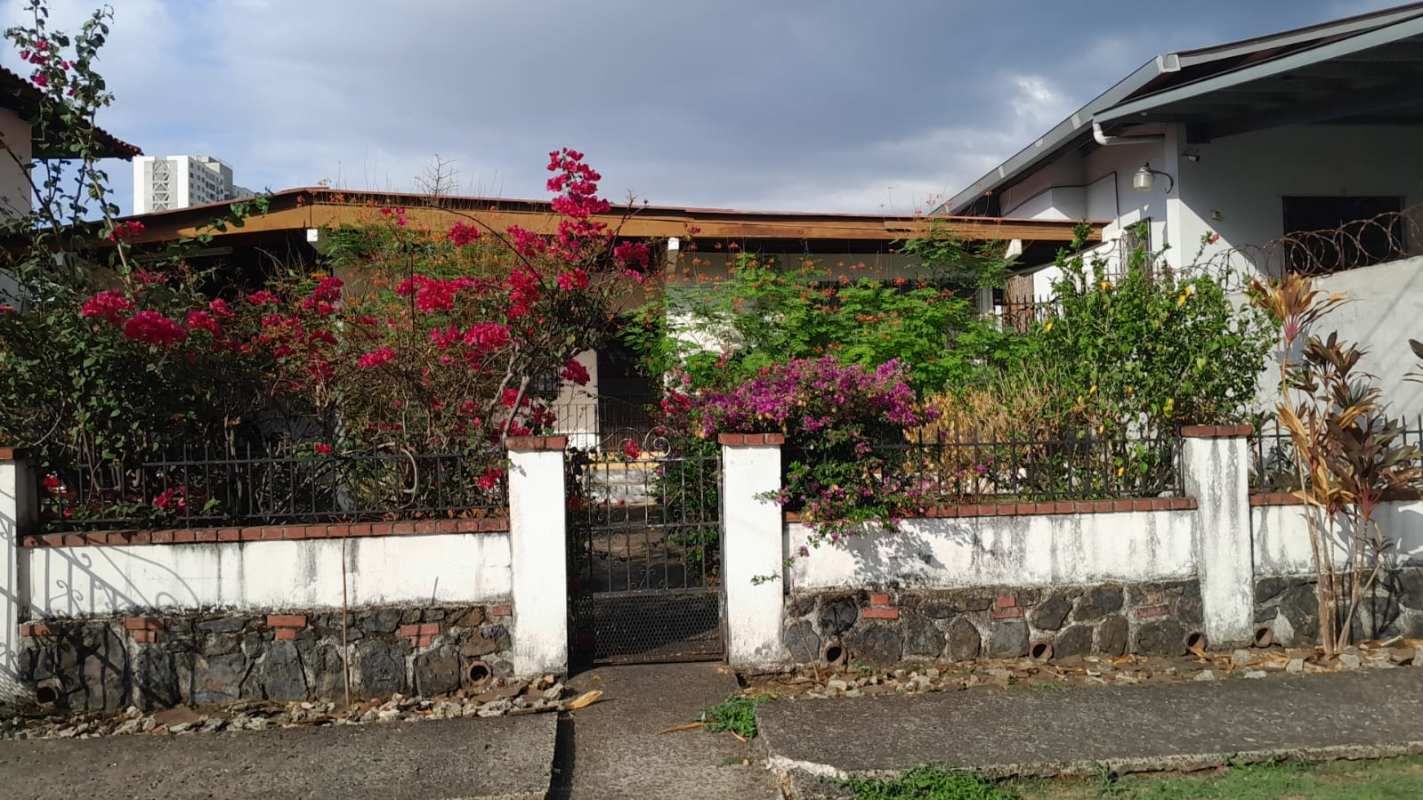 Detached home with gated covered porch area and mature trees in Panama City Parque Lefevre