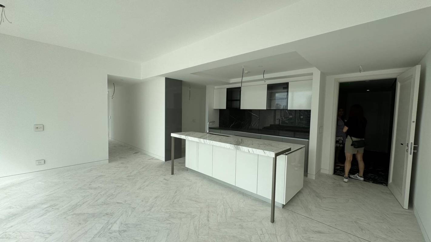 Double vanity modern bathroom with marble walls PH Wanders and Yoo Panama