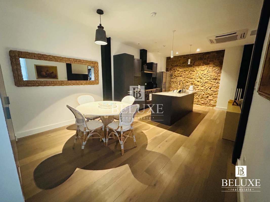 Modern bathroom with glass shower and stylish fixtures in PH Los Portales Casco Viejo