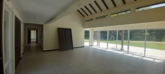 Terrace and balcony with garden and golf views in Costa Blanca Golf & Villas Panama