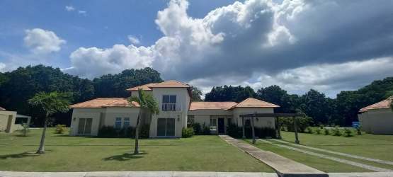 Modern open living area with vaulted ceilings, tile floors and garden views Costa Blanca Panama villa