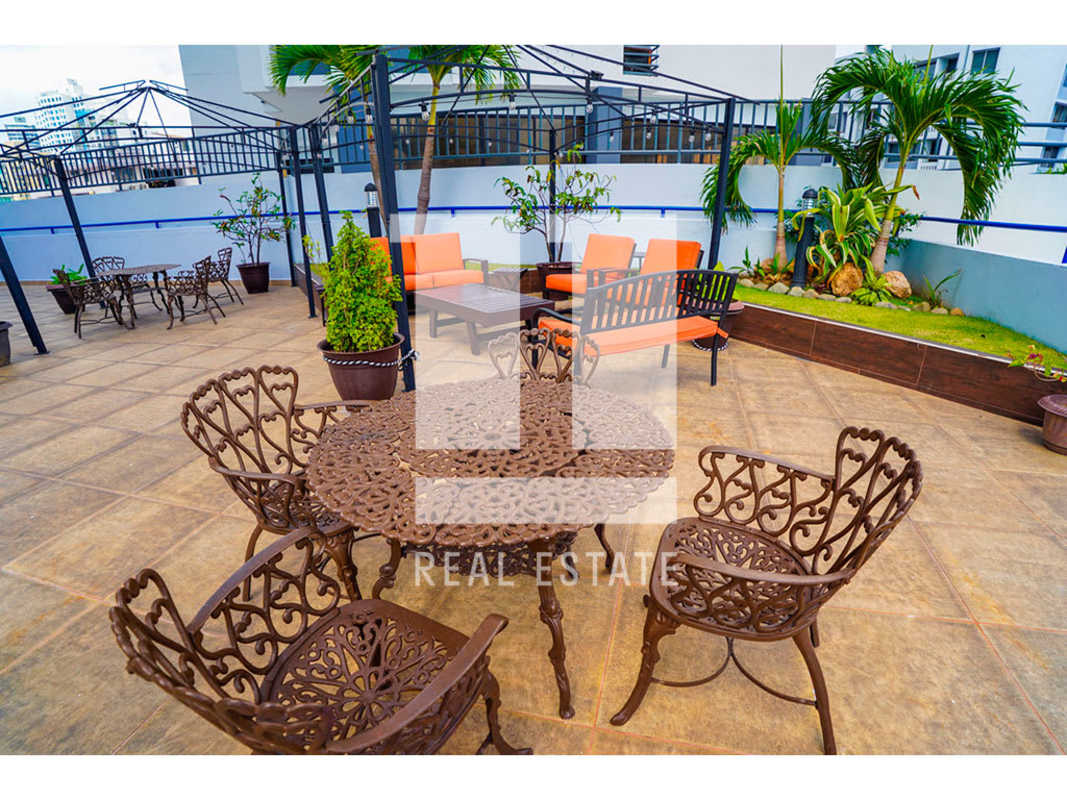 Rooftop swimming pool lounge chairs city skyline PH Terrazas del Cangrejo Panama City
