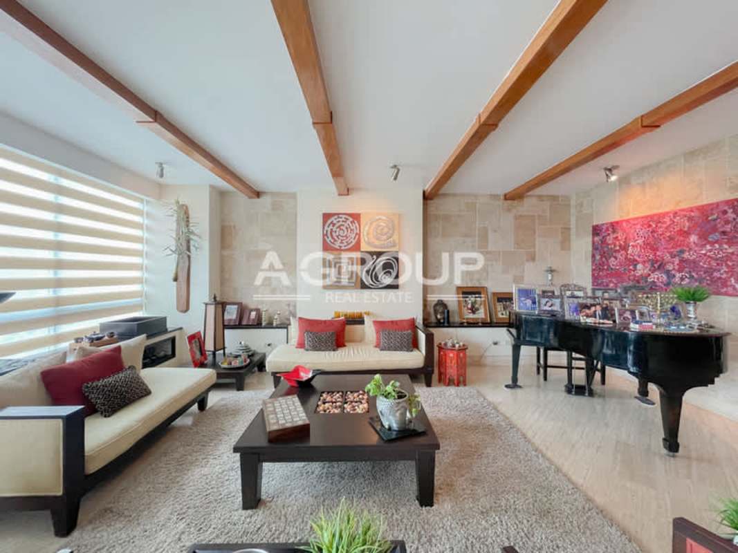 Contemporary living room with piano, exposed beam ceilings, decor, PH Peninsula Punta Paitilla Panama