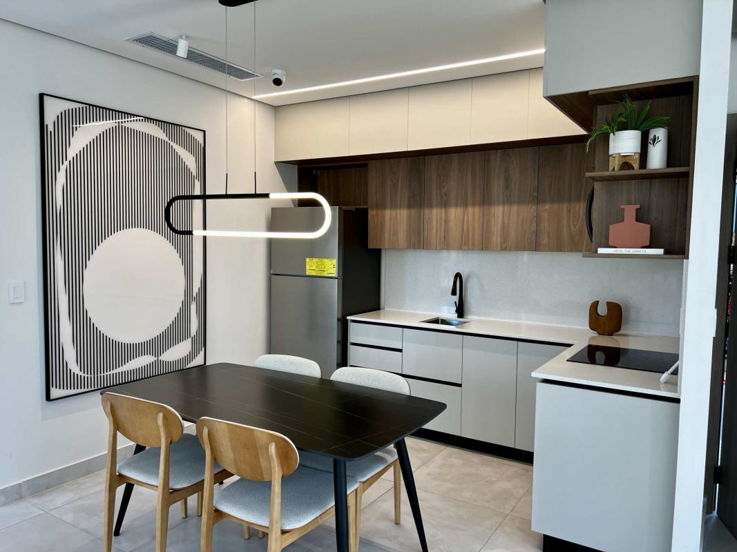 Open-plan kitchen with dining area and wood cabinetry in Costa del Este suite
