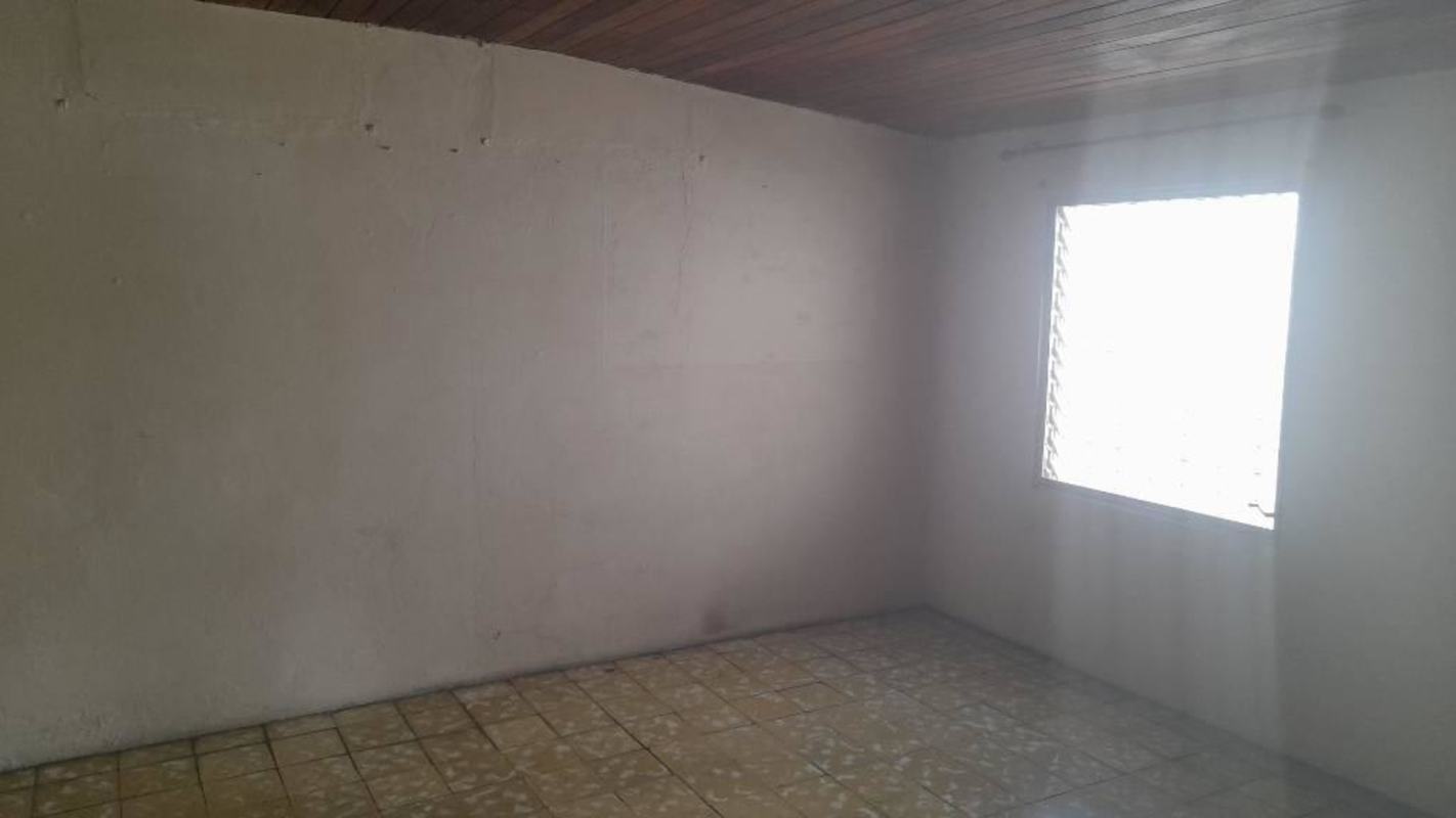 Spacious living room area to remodel in Betania house Panama