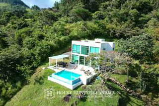 Mountain Cabin for Sale in Altos del María - 2 bedrooms