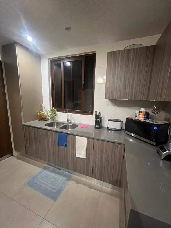 Modern living room with neutral decor in furnished rental home Brisas del Golf Golf Gardens Panama