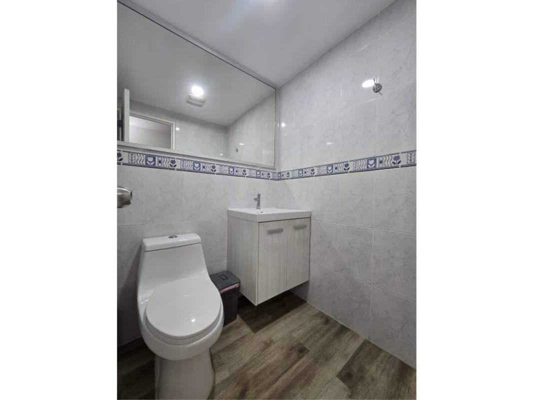 Small bathroom with decorative blue tile, large mirror PH Clayton Tower Clayton Panama