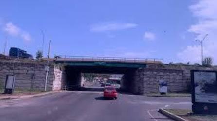 Roadway and overpass adjacent Tecal Commercial Plaza commercial hub in Vista Alegre Panama