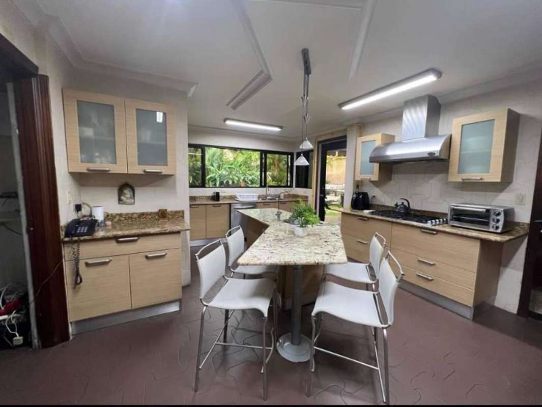 Contemporary kitchen with granite island, stainless appliances PH Costa Serena Costa del Este Panama