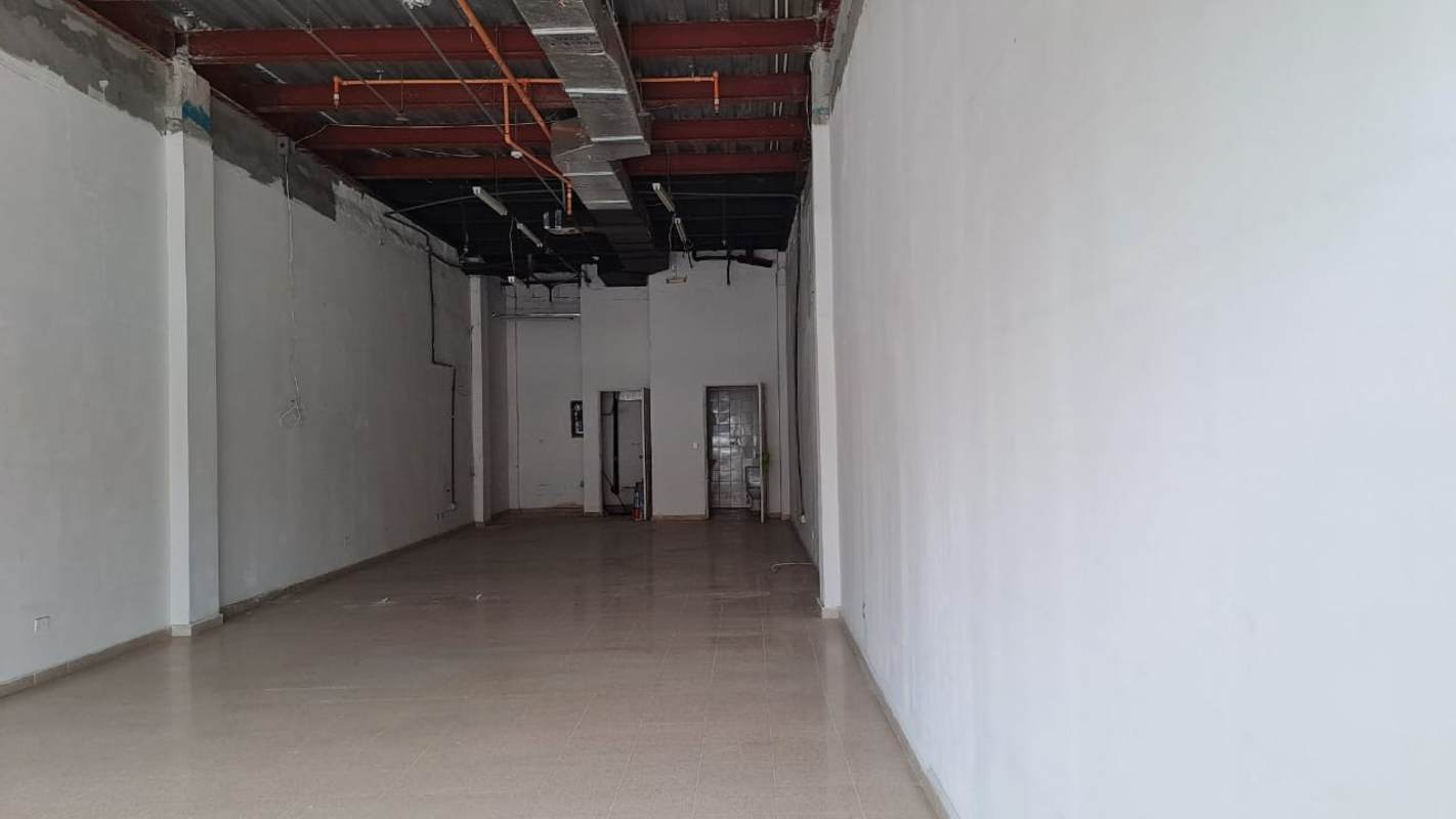 Retail lease unit with exposed duct ceiling and restroom Star Plaza Costa del Este