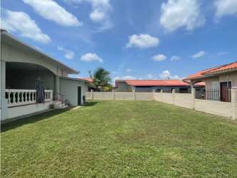 Traditional bedroom with wardrobe and tiles spacious country house Penonomé