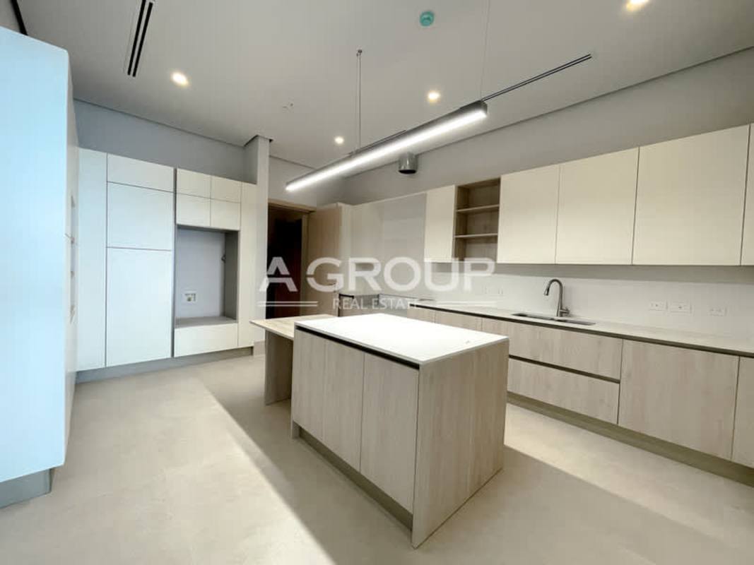 Large terrace with panoramic Pacific Ocean and skyline views at Ocean Pearl on Ocean Reef Islands