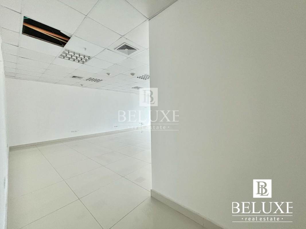 Furnished office interior with floor-to-ceiling windows and city skyline view PH Towerbank Panama City