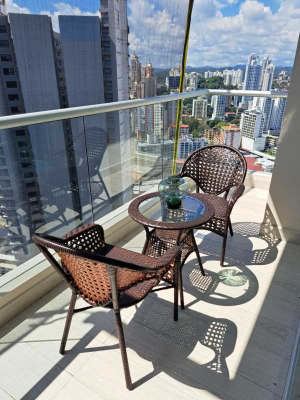 Open style kitchen stainless appliances modern design PH Urbana apartment sale Obarrio Panama