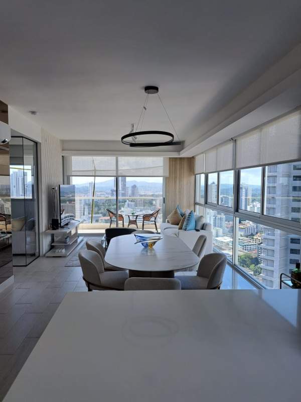 Furnished apartment living area with floor-to-ceiling windows in PH Urbana Obarrio Panama
