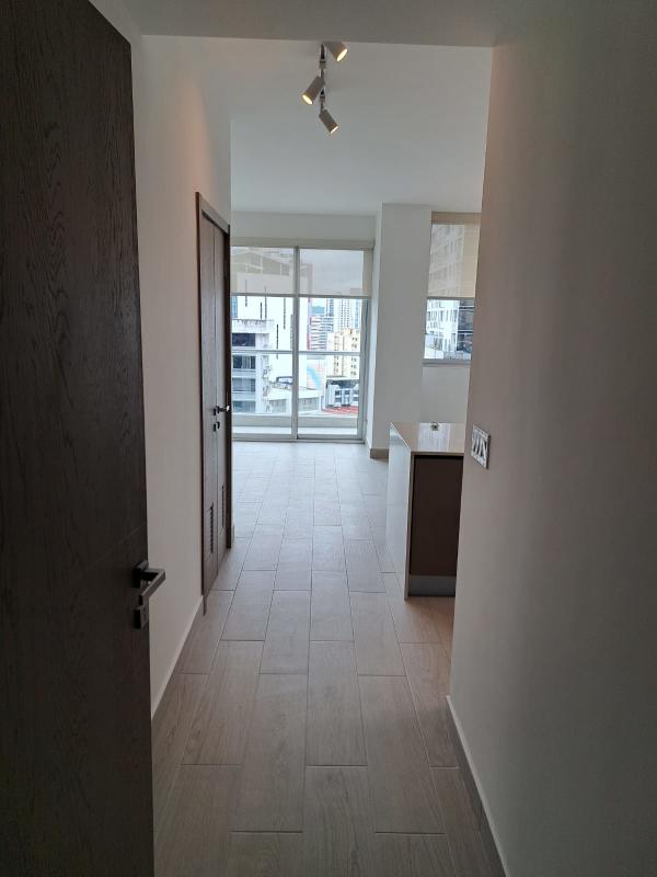 Stylish kitchen with quartz countertops, inverter appliances in PH Urbana Panama City