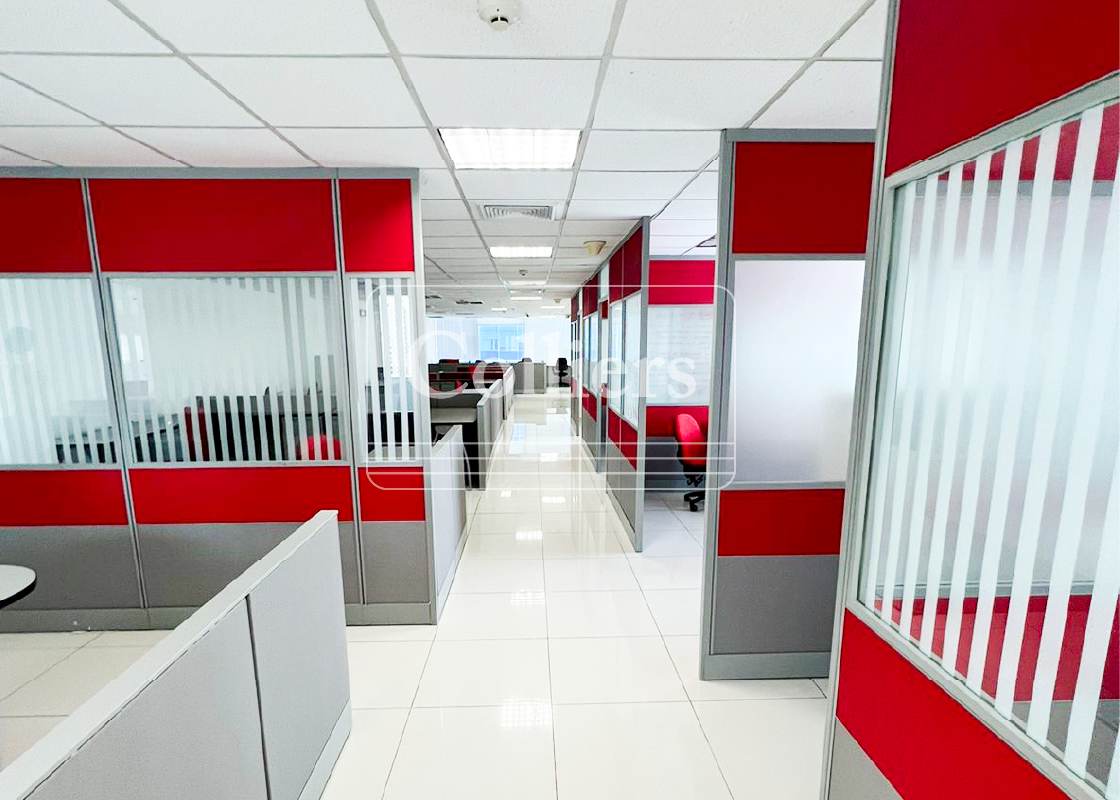 Corporate open-plan office space with glass partitions and modular cubicles in Oceania Business Plaza