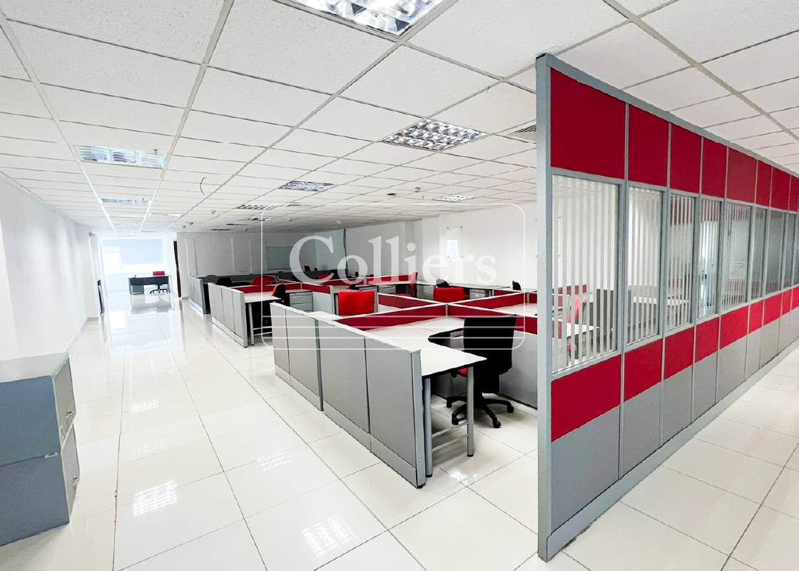 Corporate office space with modular cubicles and glass partitions at Oceanía Business Plaza Panama