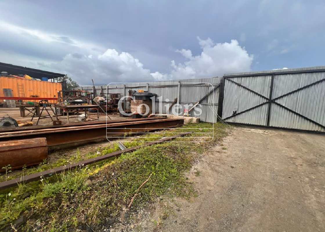 Level fenced industrial yard with storage container, gravel ground, secure gate Las Mañanitas Panama