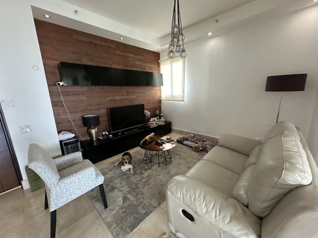 Infinity pool with sun loungers overlooking the Pacific Ocean skyline at PH Paramount Costa del Este Panama