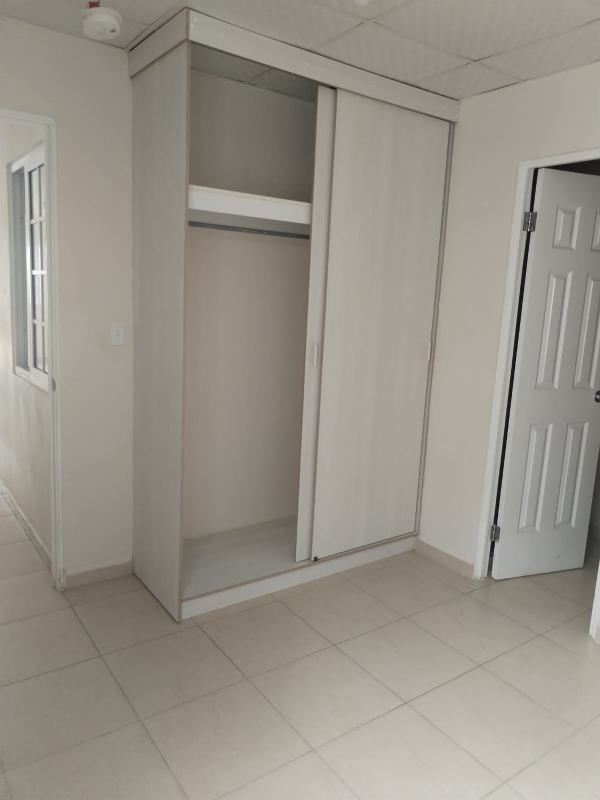 Bedroom with built-in closet sliding doors ceramic floor Pacora Panama house for sale