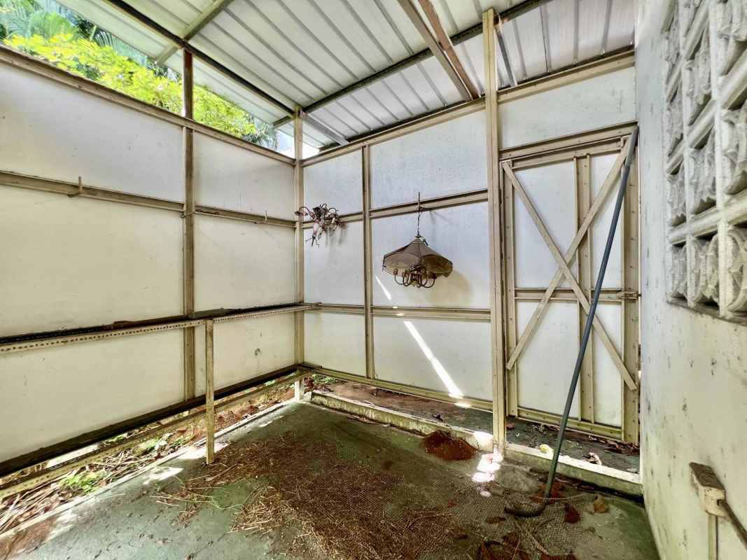 Large backyard garden space at Altos del Golf house for sale Panama