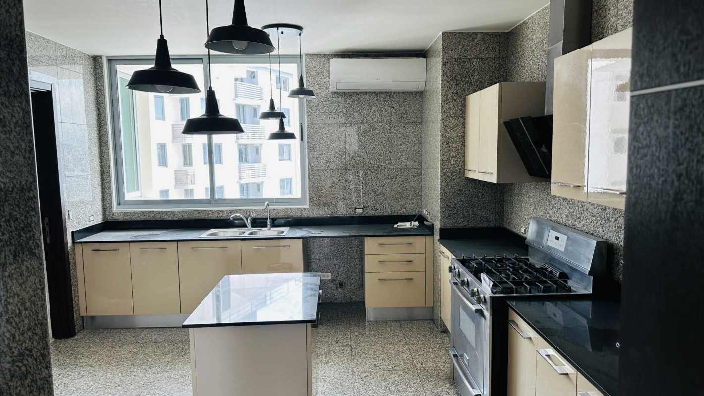 Bedroom with large windows and stunning city skyline views in PH Allure at the Park Panama