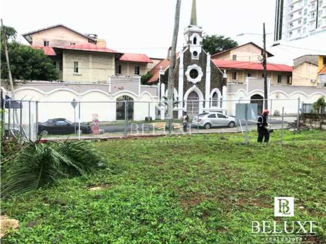 900m² clear lot zoned RM1 for mixed-use in prime Panama City