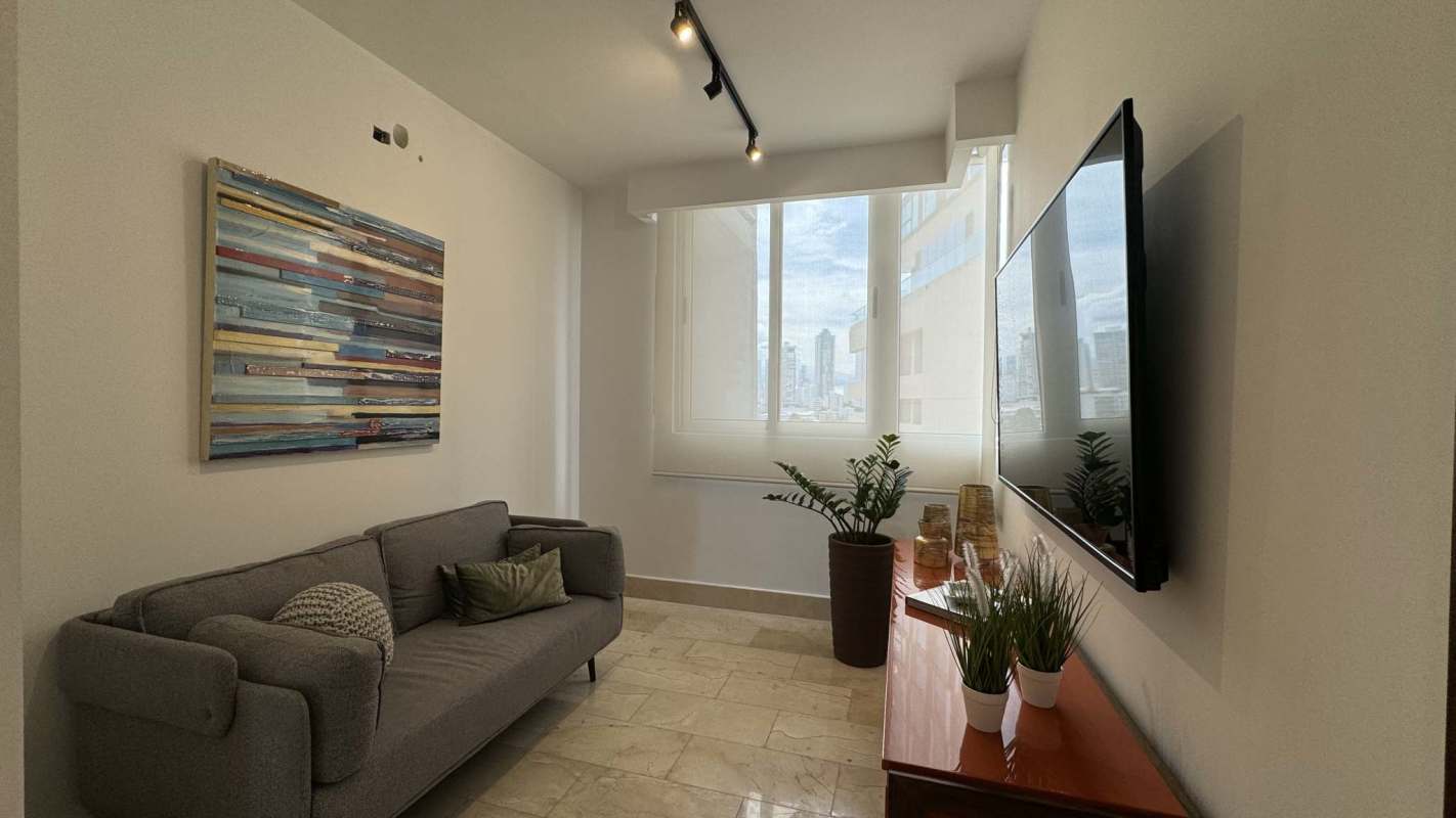 Bright living dining area with city and ocean views in PH Panorama Panama