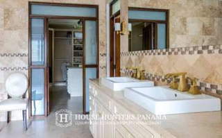 Luxury Mansion / Estate for Sale in Bajo Boquete - 7 bedrooms