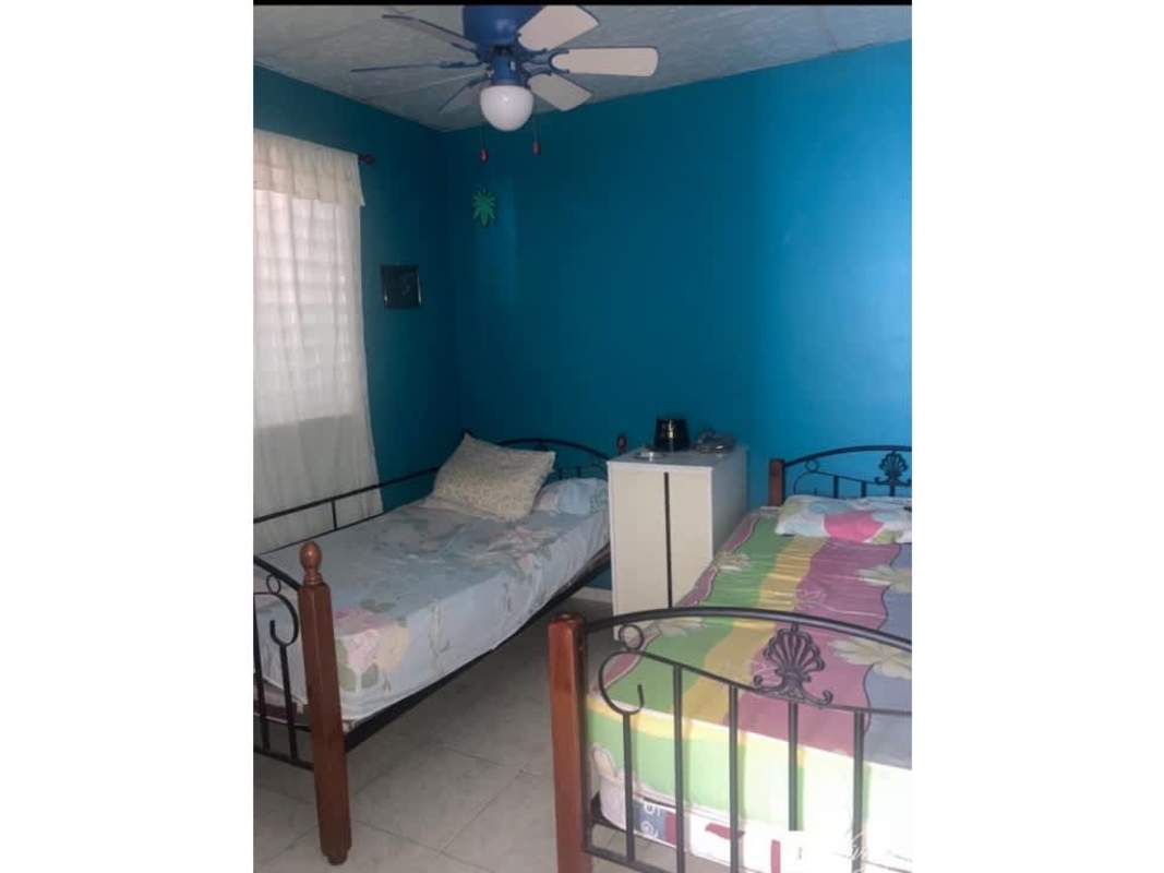 Bedroom with blue walls, twin beds, ceiling fan in San Antonio Panama residential house