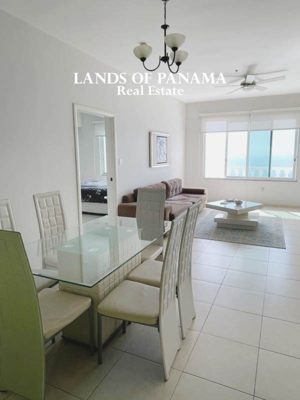 Infinity rooftop pool at Vista del Mar with panoramic city ocean views on Avenida Balboa Panama