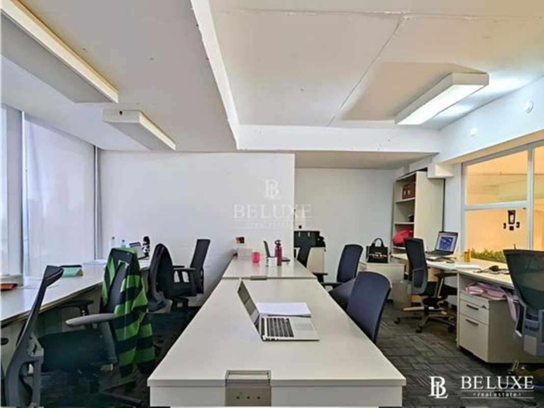 Private office workspace at PH Yoo Panama with modern design, AC and city views