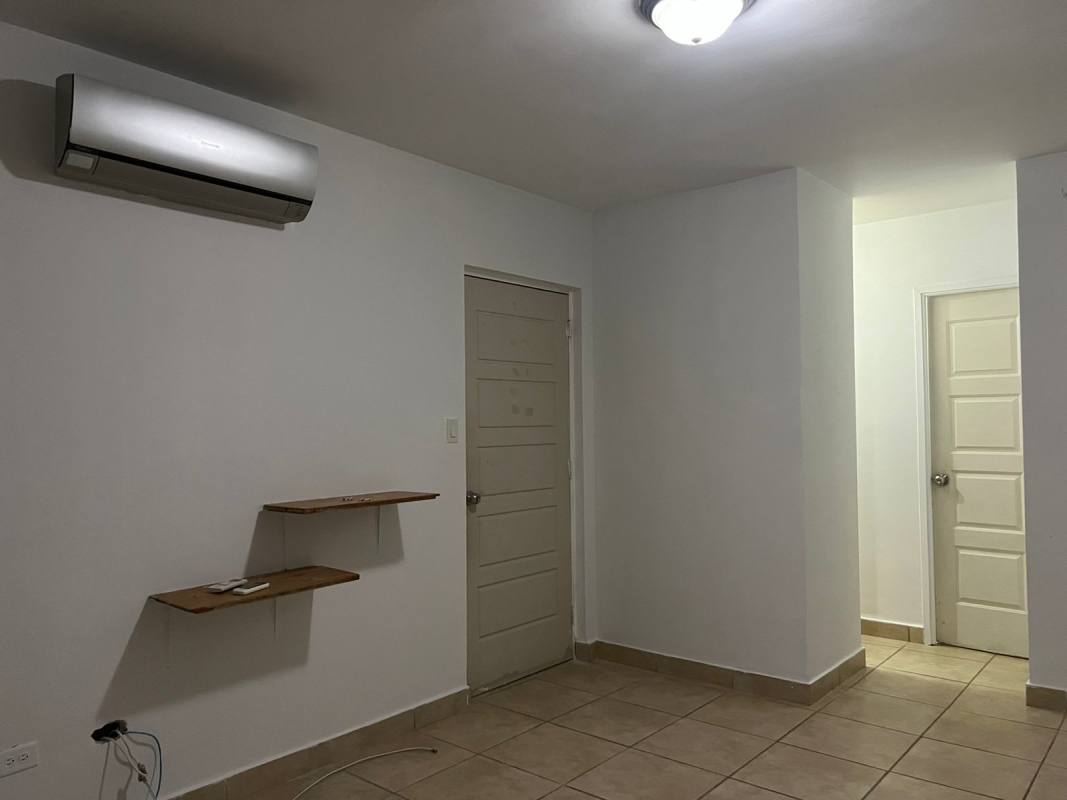 Spacious living room with tile floors and decorative stone accents in PH Alpes house Brisas del Golf Panama