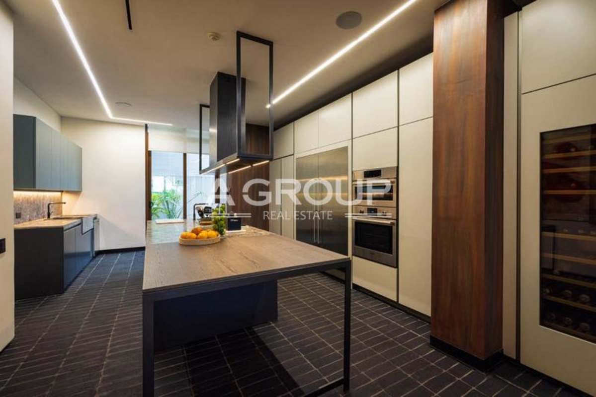 Luxurious master bedroom with terrace access, ocean views, walk-in closet at Garden Apartments Ocean Reef Panama