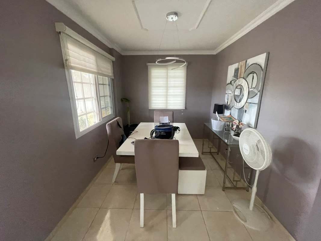 Dining room with white table, gray walls, modern lighting in PH Monte Bello 24 de Diciembre Panama