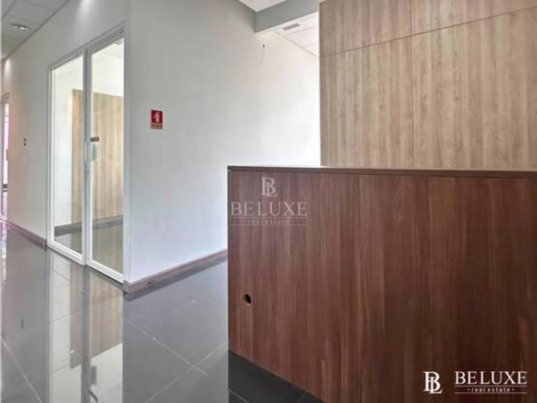 Stylish commercial office reception with glass partitions PH Habitats Panama City
