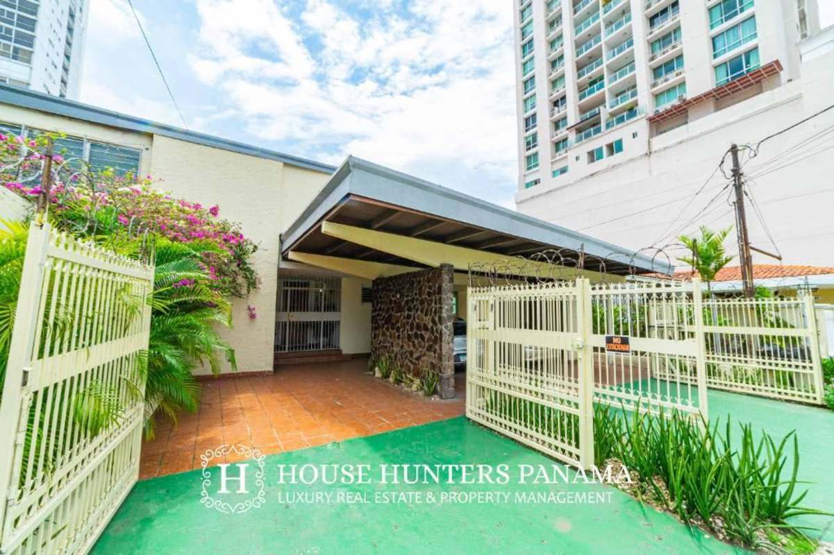 Aerial overview showing buildable lot location near Parque Omar in San Francisco for development