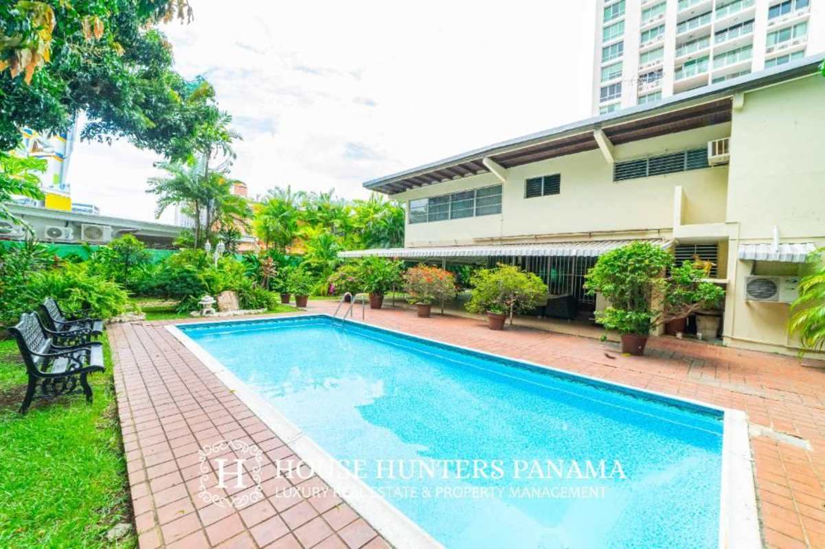 View of commercial access points for prime development land near Parque Omar in Panama City