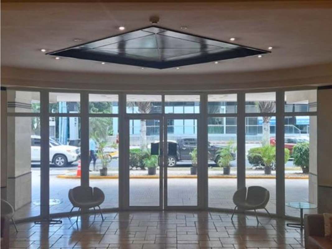 Lobby with floor-to-ceiling glass windows modern design PH Sunrise Tower Obarrio