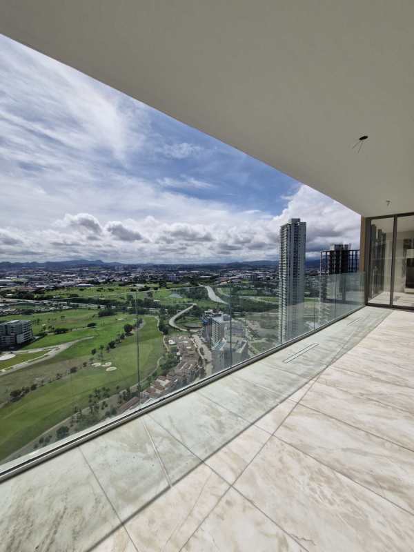 Luxury 3BR Condo La Maison FENDI Santa Maria