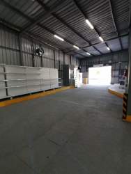Interior view warehouse roll-up door for merchandise and delivery loading commercial rental Panama