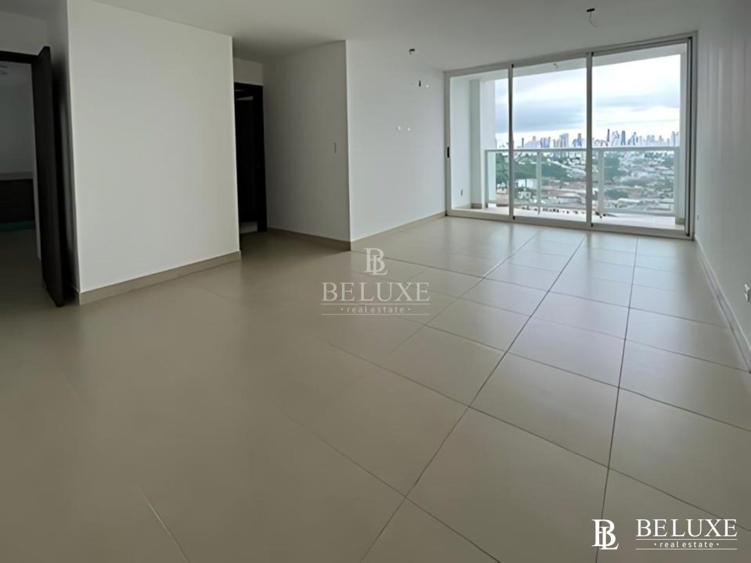 Bedroom with large window and closet in PH Kings Park Condado del Rey Panama