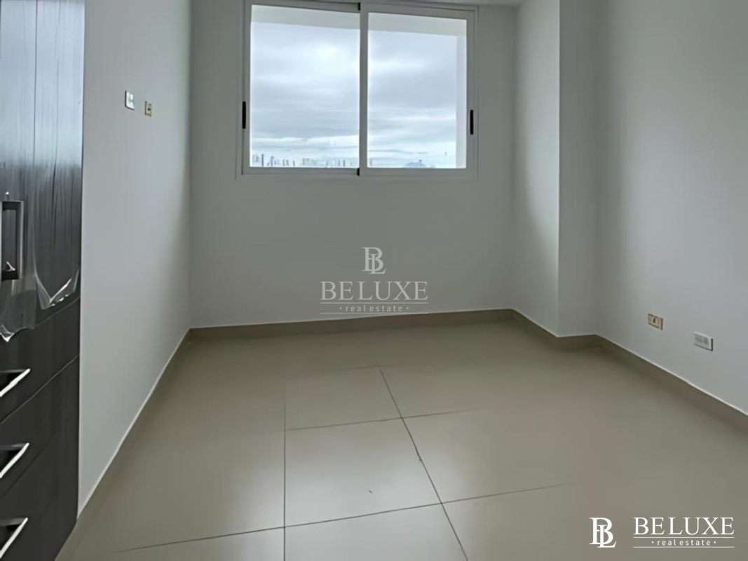 Granite countertop kitchen with stainless steel appliances in PH Kings Park Tower 500 Condado del Rey Panama